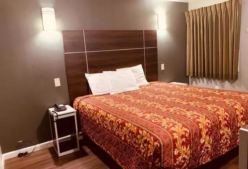 キングサイズベッドのスタンダードルーム, Red Carpet Inn  Norristown