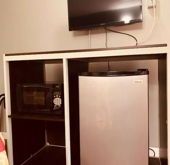 キングサイズベッドのスタンダードルーム, Red Carpet Inn  Norristown
