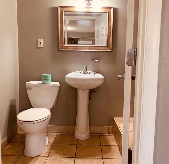 Номер Стандарт, Red Carpet Inn Norristown