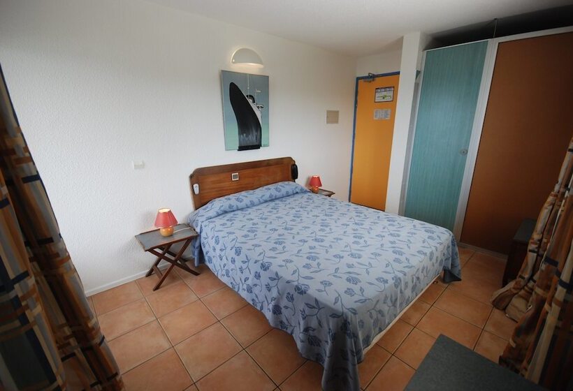 اتاق استاندارد, Saint John Perse