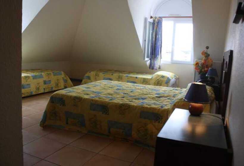 اتاق استاندارد سه نفره, Saint John Perse