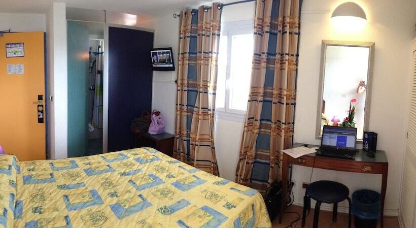 اتاق استاندارد, Saint John Perse