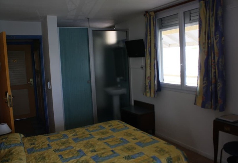 اتاق استاندارد, Saint John Perse