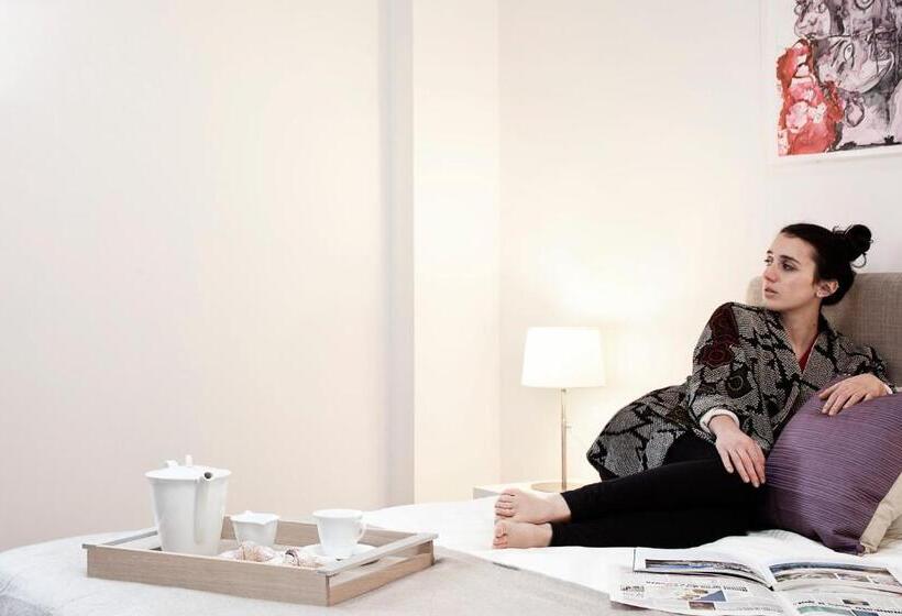 استودیوی سوپریور, Zambala Luxury Residence