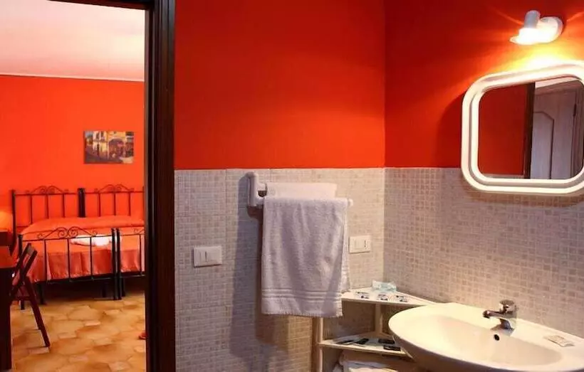 اتاق استاندارد سه نفره, B&b Il Cavaliere