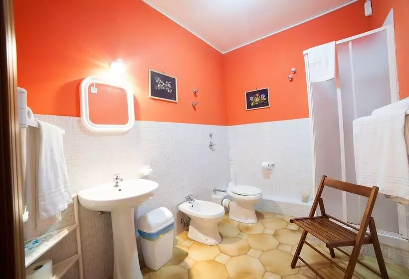 اتاق استاندارد سه نفره, B&b Il Cavaliere