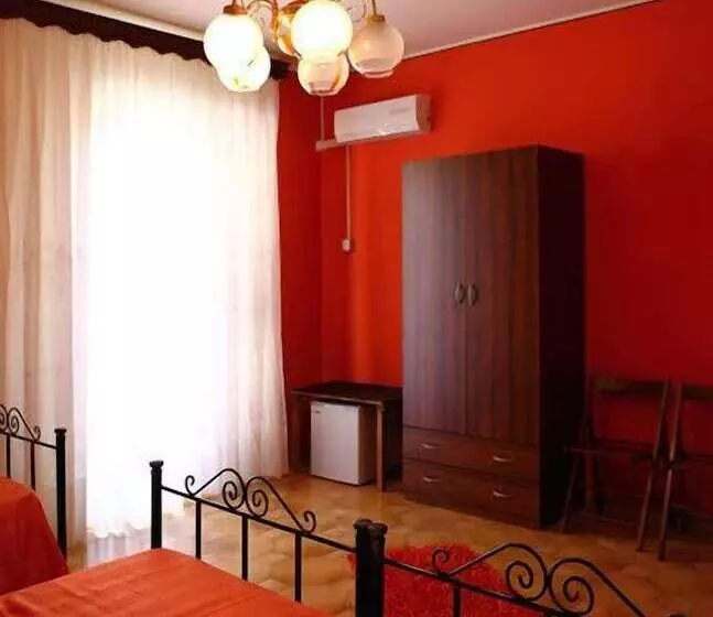 اتاق استاندارد سه نفره, B&b Il Cavaliere