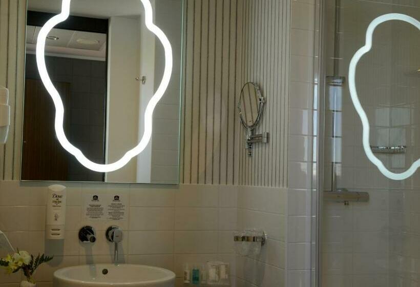 Номер Стандарт Трехместный, Best Western Premier Chc Airport