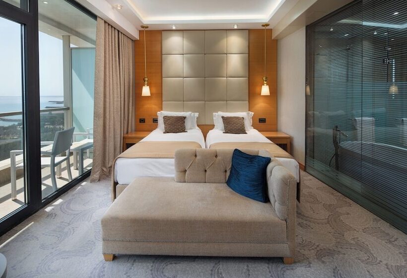 اتاق لوکس با بالکن, Bilgah Beach