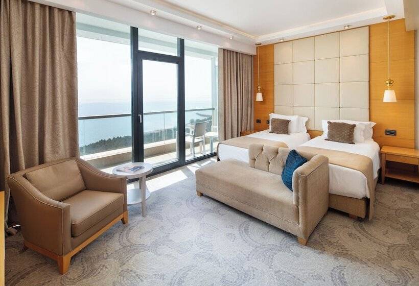 اتاق لوکس با بالکن, Bilgah Beach