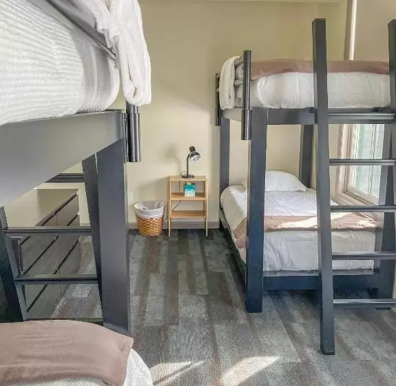 ルームシェアのワンベッド, Crested Butte Hostel