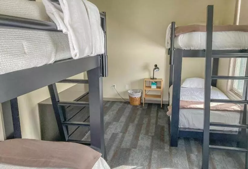 ルームシェアのワンベッド, Crested Butte Hostel