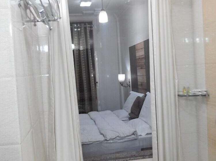 Cameră Executivă, Grand Habib