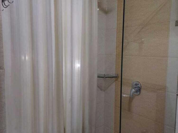 Cameră Executivă, Grand Habib