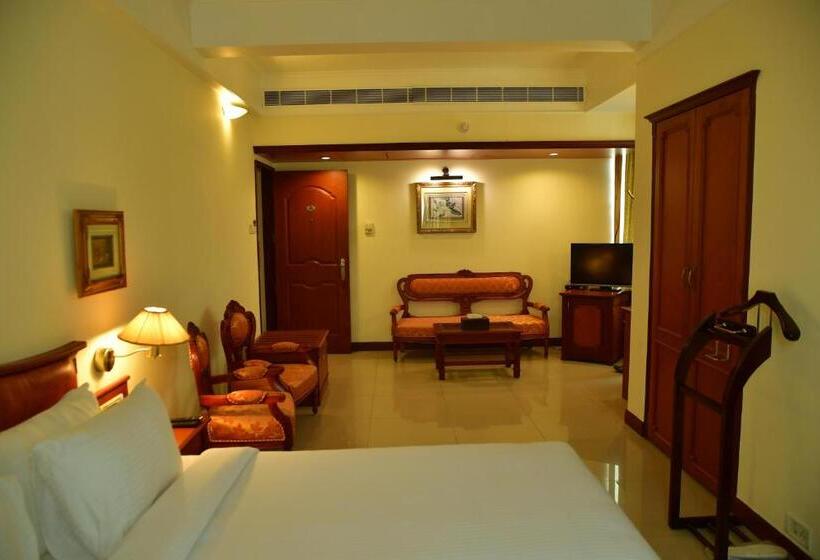 클럽 룸, Maurya Rajadhani