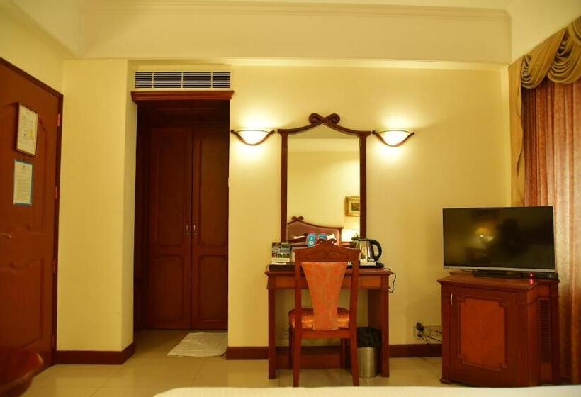 클럽 룸, Maurya Rajadhani