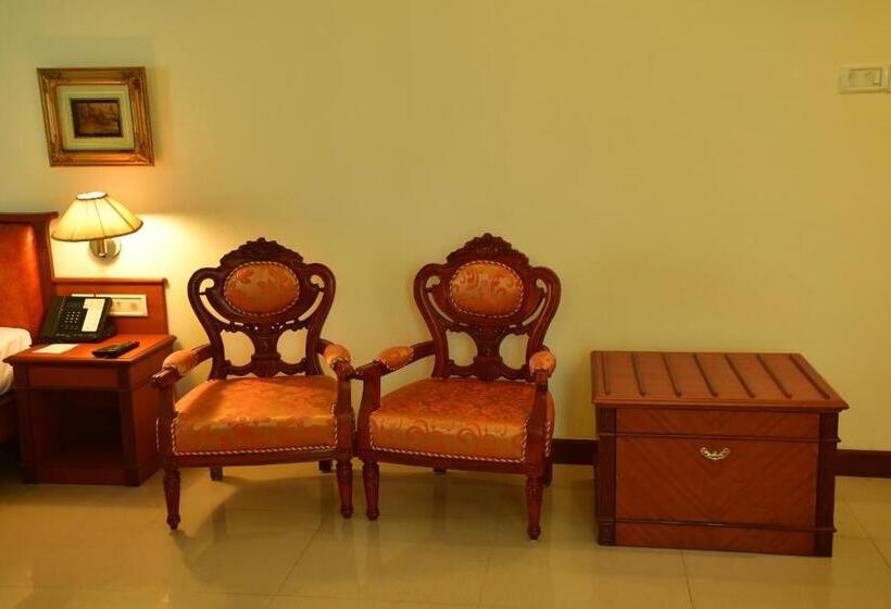 클럽 룸, Maurya Rajadhani