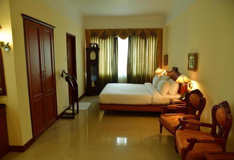 클럽 룸, Maurya Rajadhani