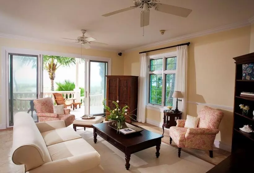 2 Bedrooms Suite Sea View, Point Grace