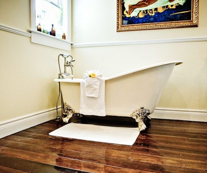 سوئیت دلوکس 3 خوابه, Point Grace