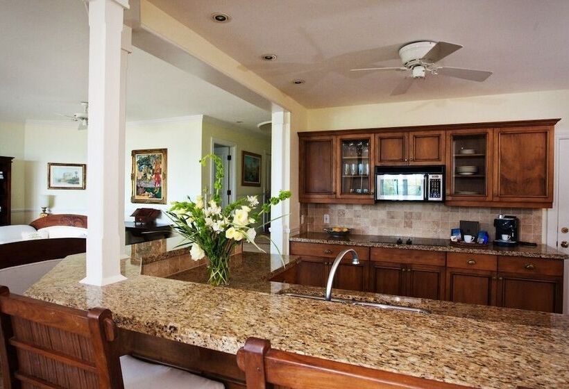 سوئیت دلوکس 3 خوابه, Point Grace