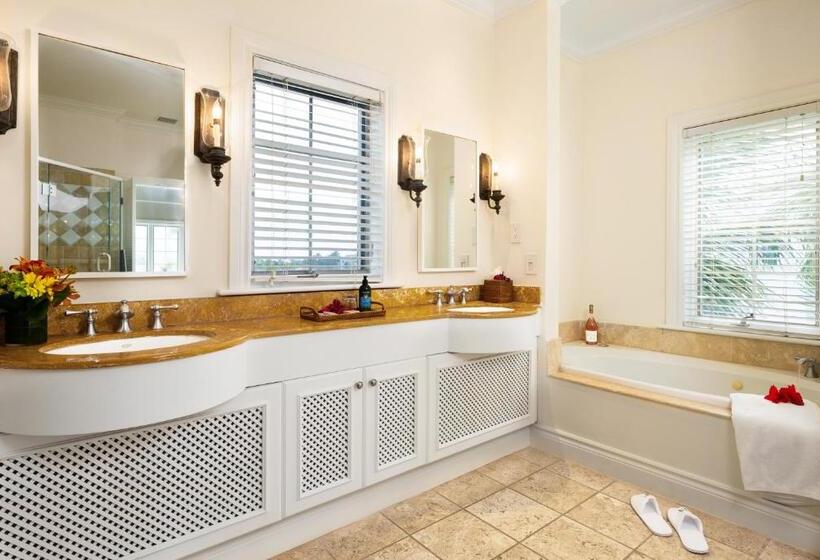 2 Bedrooms Suite Sea View, Point Grace