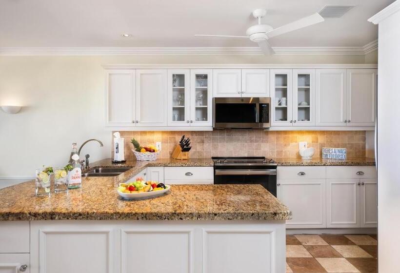 سوییت با چشمانداز دریا, Point Grace