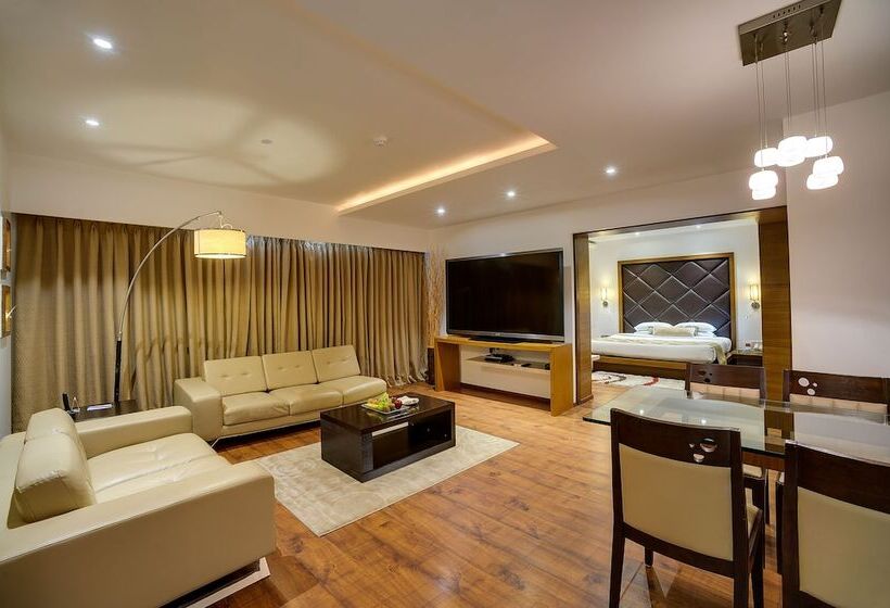 Номер Executive, Ramee Grand Hotel And Spa, Pune