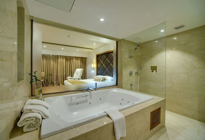 Номер Клуб, Ramee Grand Hotel And Spa, Pune