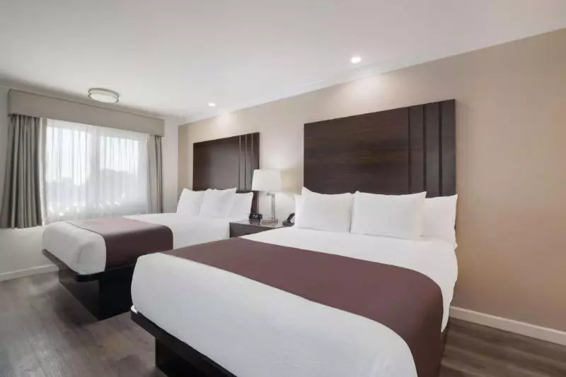 Standard-huone Queen-vuode, Surestay Plus Hotel By Best Western Upland   Ontario North