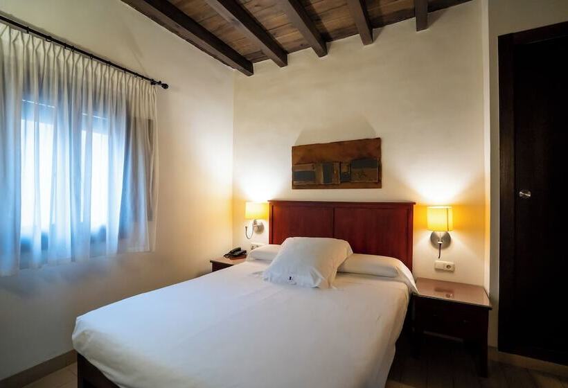 スタンダードルーム, Yit Abentofail