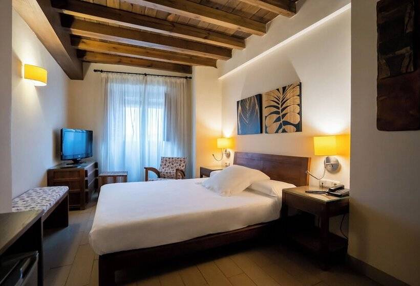 スタンダードルーム, Yit Abentofail