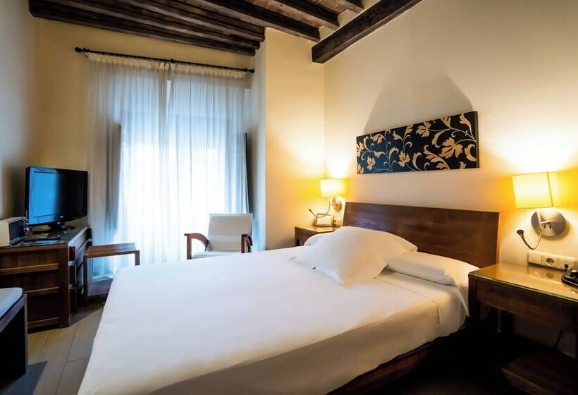 スタンダードルーム, Yit Abentofail