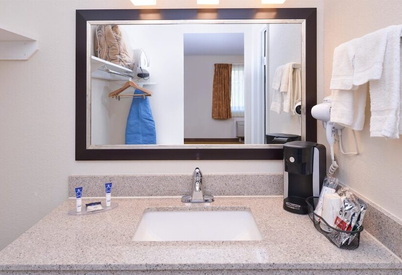 带2个双人床的标准工作室, Americas Best Value Inn Plattsburgh