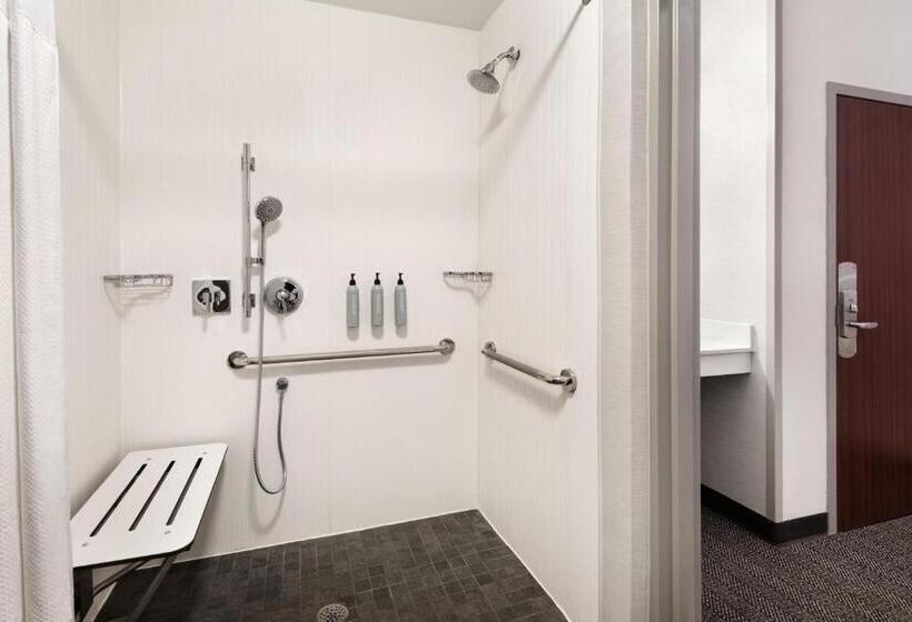 غرفة قياسية سرير كينج, Courtyard By Marriott Burlington