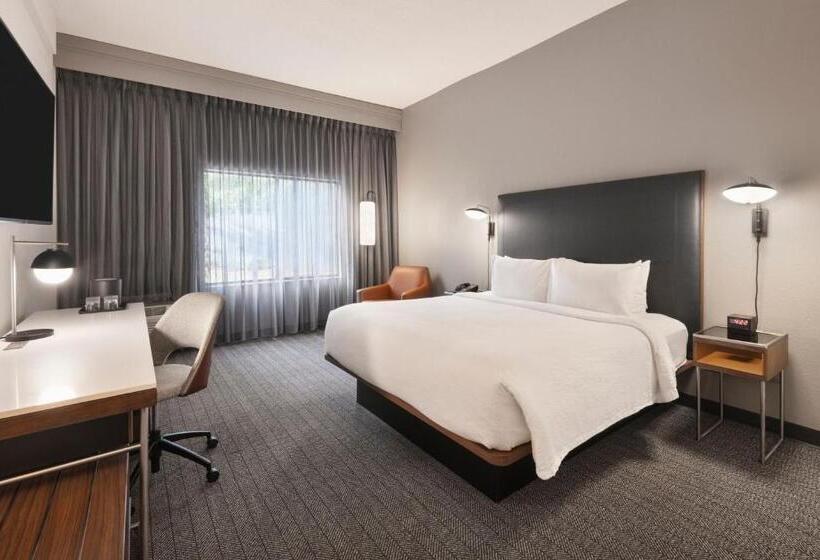 غرفة قياسية سرير كينج, Courtyard By Marriott Burlington