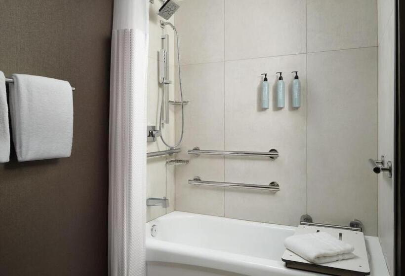 Номер Стандарт Кровать Кинг Адаптированный для Инвалидов, Courtyard By Marriott Los Angeles Pasadena Old Town