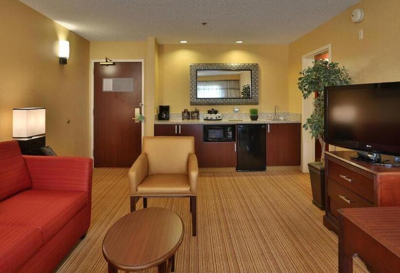 Люкс Кровать Кинг, Courtyard By Marriott Springfield Airport