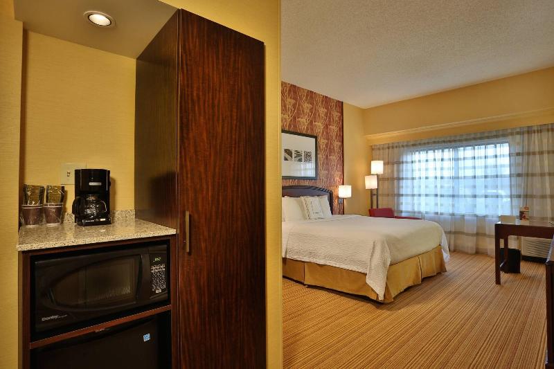 스탠다드 룸 킹사이즈 침대, Courtyard By Marriott Springfield Airport