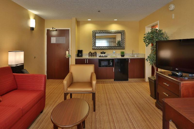 스위트, Courtyard By Marriott Springfield Airport