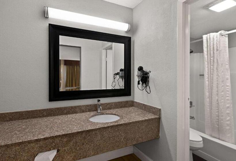 스탠다드 룸 킹사이즈 침대, Econo Lodge White Pine Morristown I81 & I40 Split