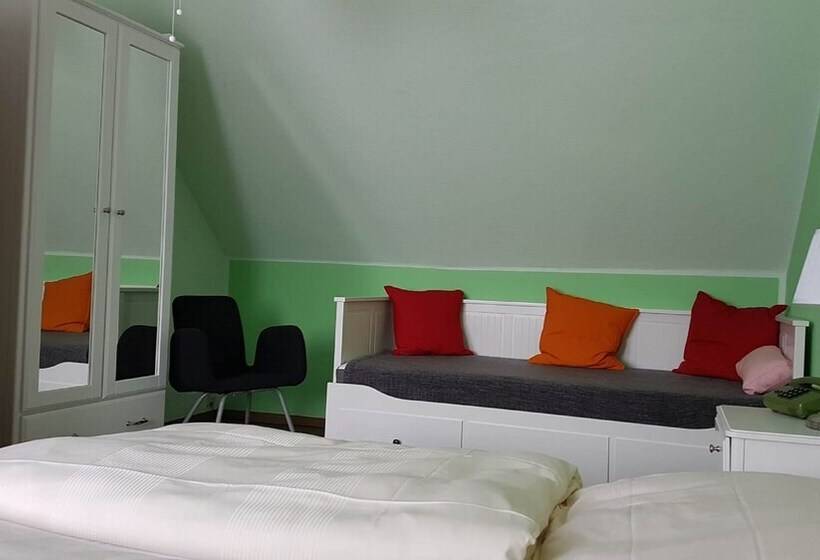 اتاق استاندارد سه نفره, Heldt Dependance