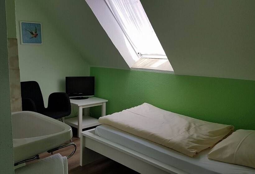 اتاق استاندارد سه نفره, Heldt Dependance