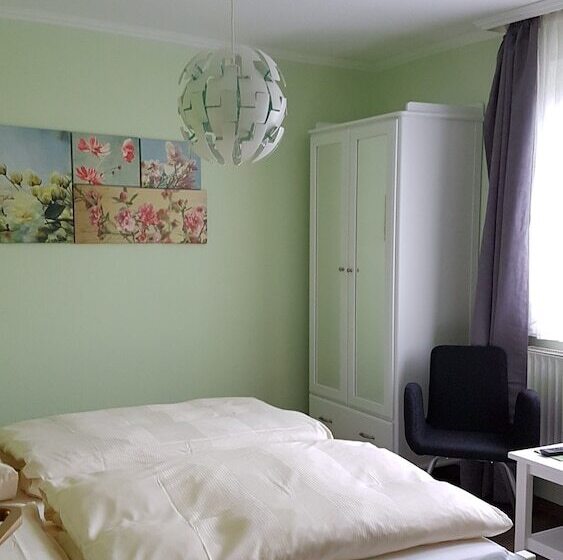 اتاق استاندارد سه نفره, Heldt Dependance