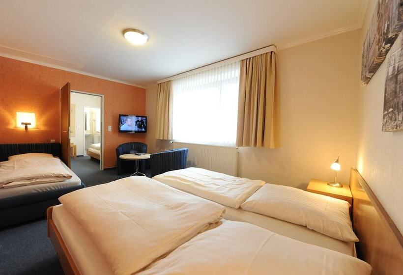 اتاق استاندارد سه نفره, Heldt Dependance