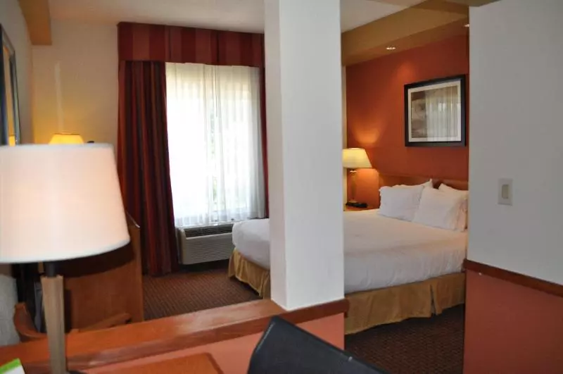 キングサイズベッドのスタンダードルーム, Holiday Inn Express Williamston, An Ihg