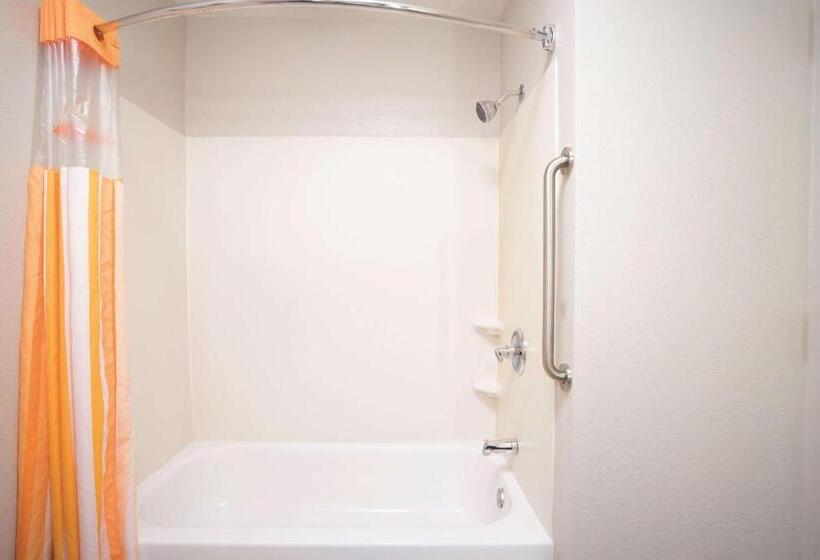 带大床的标准间, La Quinta By Wyndham Loudon