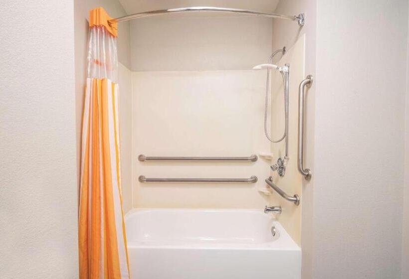 身障者適用キングサイズベッドルーム, La Quinta By Wyndham Loudon