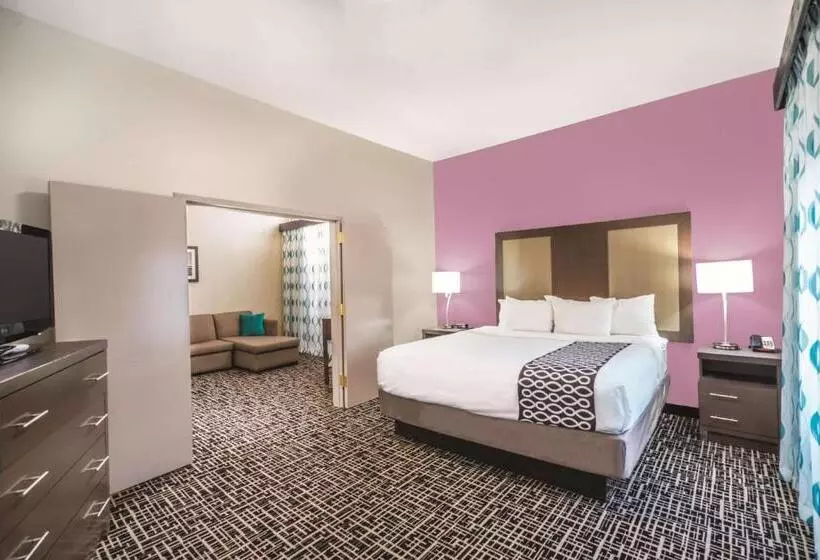 キングサイズベッドのスイートルーム, La Quinta By Wyndham Loudon