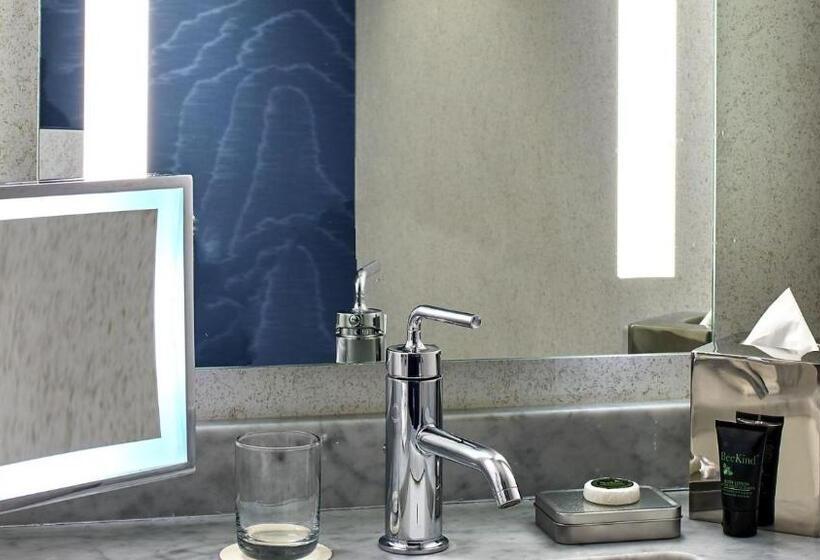 デラックスルーム, The Hotel Zags Portland